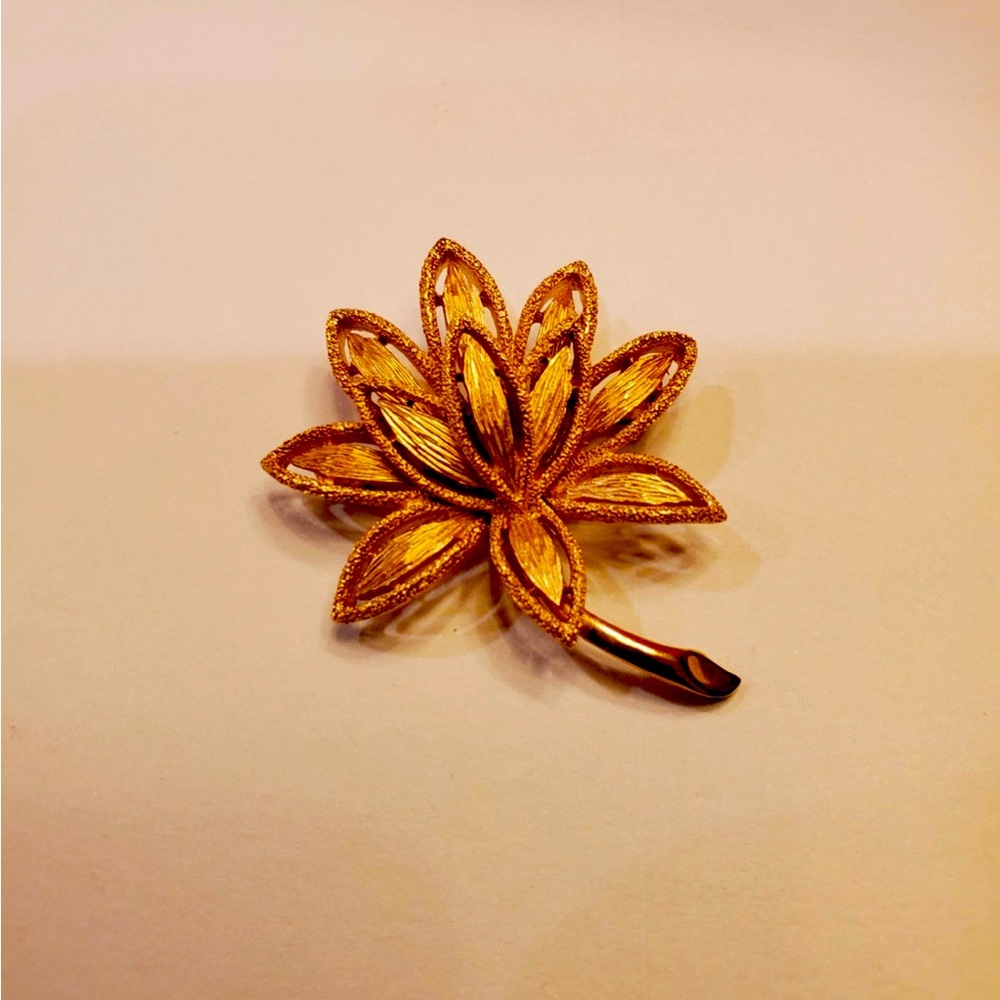 Vintage avon textured gold toned lotus flower brooch from early 1970's